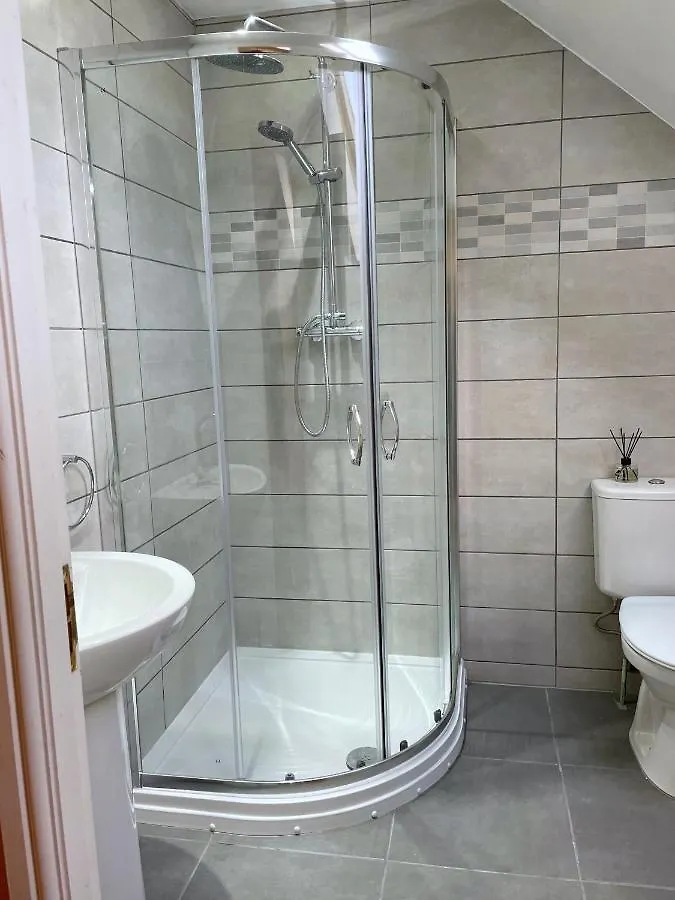 Mayflower House Barnsley-Wombwell-3 Bedrooms-2 Showers-Longer Stay- Free Parking Casa de Férias