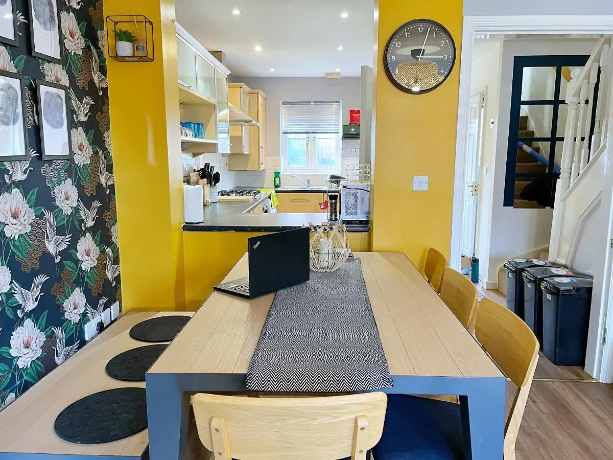 Mayflower House Barnsley-Wombwell-3 Bedrooms-2 Showers-Longer Stay- Free Parking 0*, Barnsley Reino Unido