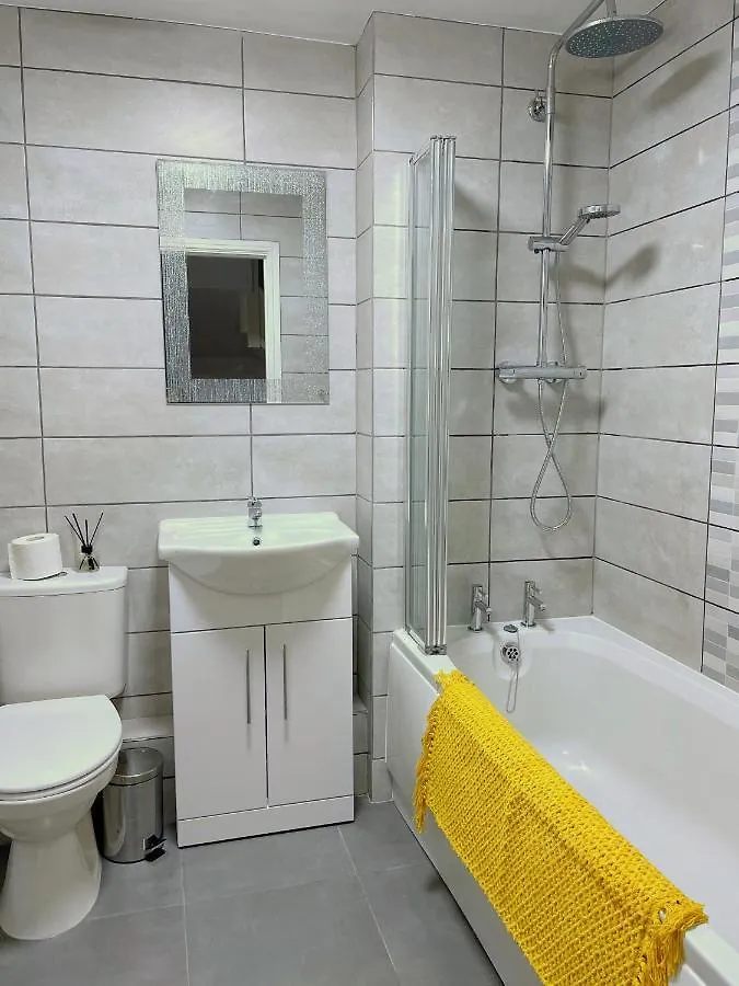 Casa de Férias Mayflower House Barnsley-Wombwell-3 Bedrooms-2 Showers-Longer Stay- Free Parking
