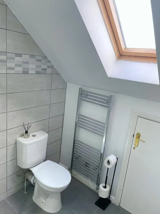 Mayflower House Barnsley-Wombwell-3 Bedrooms-2 Showers-Longer Stay- Free Parking 0*, Barnsley