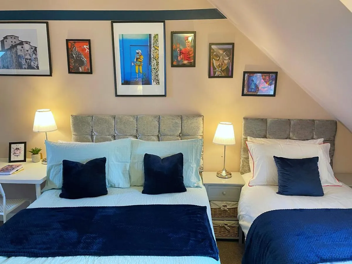 Casa de Férias Mayflower House Barnsley-Wombwell-3 Bedrooms-2 Showers-Longer Stay- Free Parking