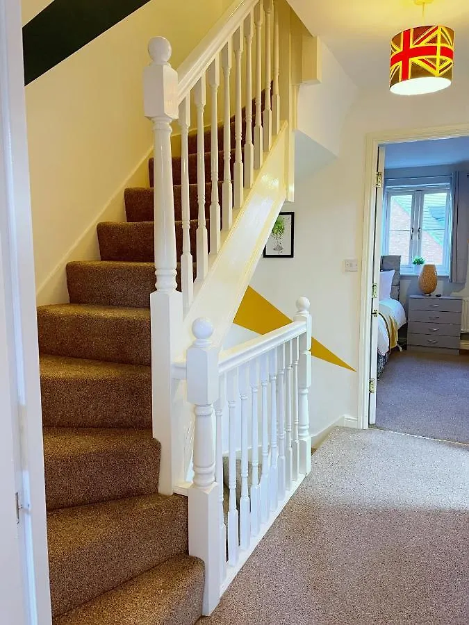 Mayflower House Barnsley-Wombwell-3 Bedrooms-2 Showers-Longer Stay- Free Parking Casa de Férias Barnsley